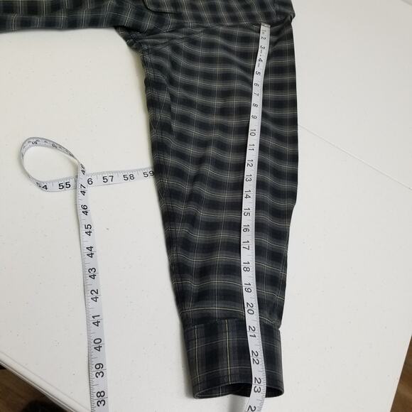 Woolrich Deep Navy Button Down Velcro Pocket Quality Shirt Excellent Size M - Picture 5 of 7